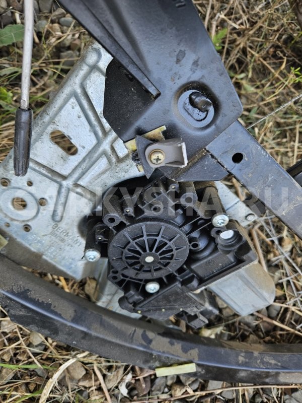 Стеклоподъемник Audi A4 