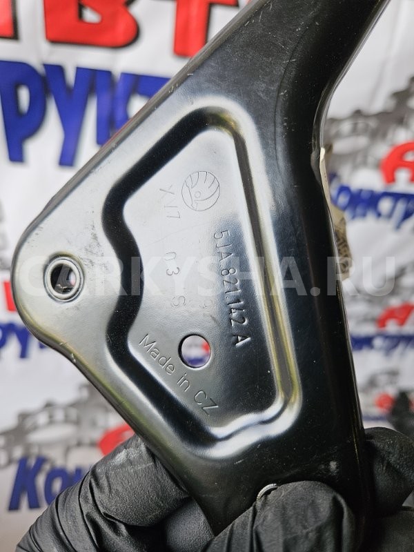 кронштейн крепления крыла Skoda Rapid 