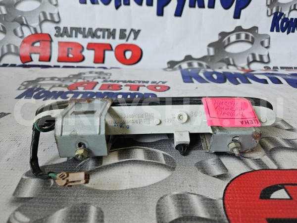 Фонарь стоп сигнала крышки багажника Nissan Liberty 