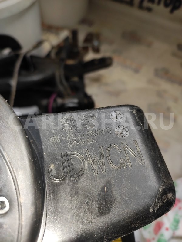 Лючок топливного бака в цвет с акселератором замка Kia Cee'd 