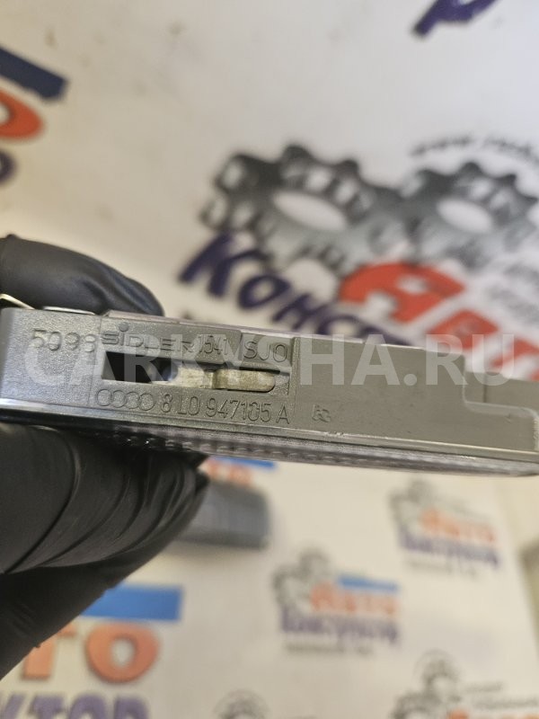 Поворотник Audi A4 