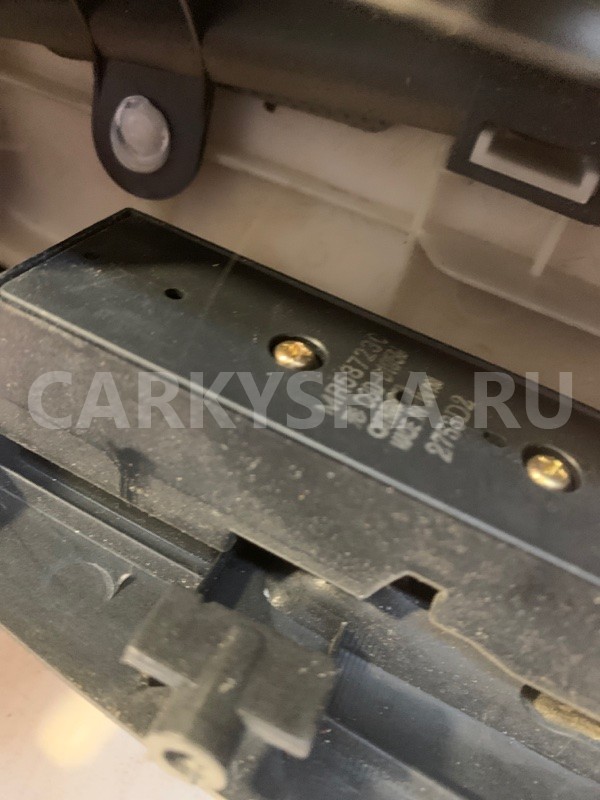 Кнопка стеклоподъемника Mitsubishi Outlander 