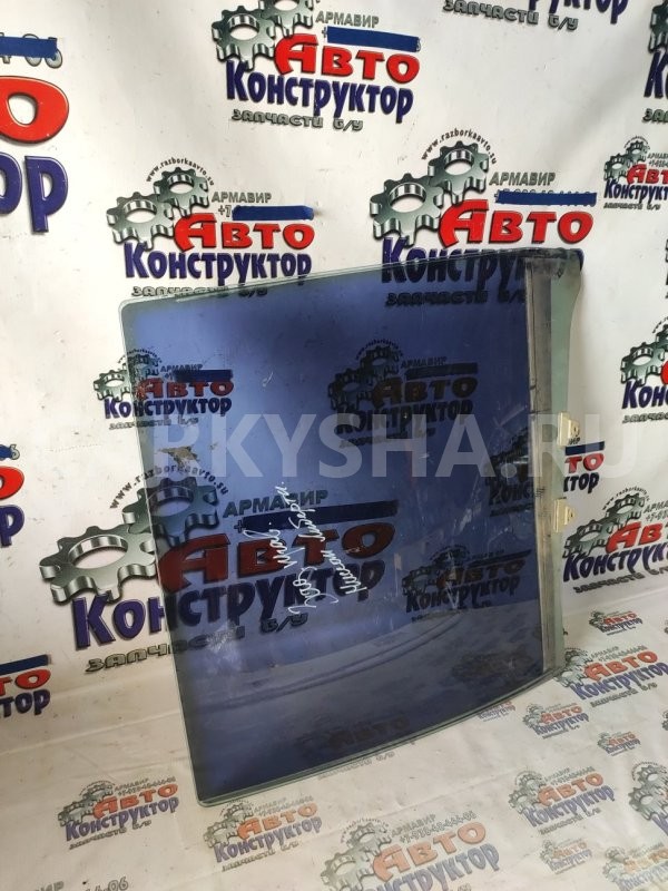 Стекло двери Nissan Liberty 