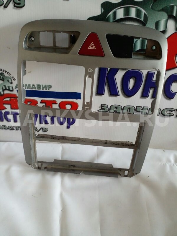 Консоль магнитофона Peugeot 307 