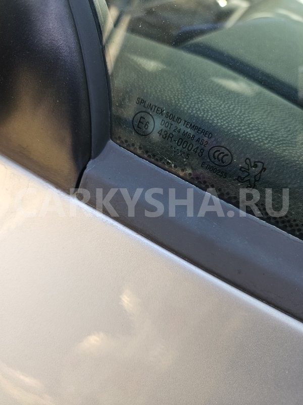 Форточка двери Peugeot 307 