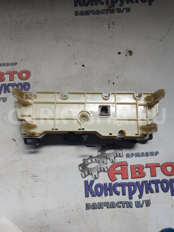 Блок управления климат-контролем Toyota Prius 