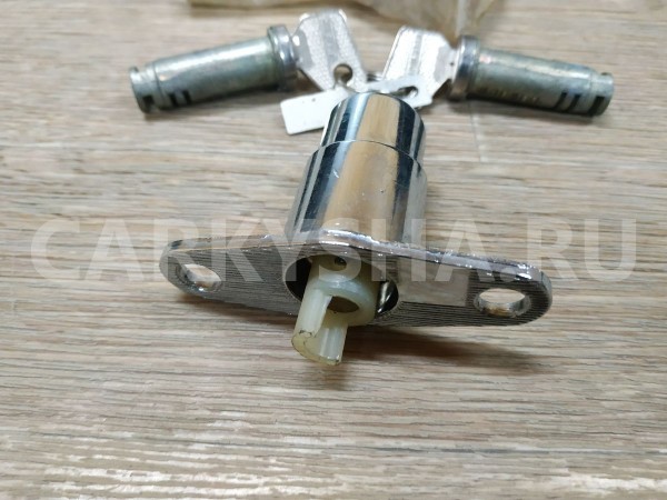 Личинка замка двери ВАЗ (Lada) 2101 оригинальный номер 2101-610045