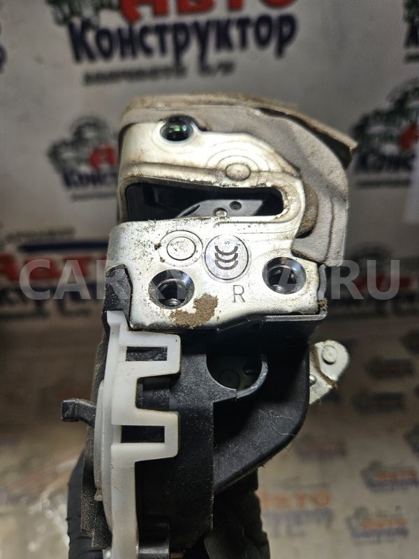 Замок боковой двери Toyota Prius 