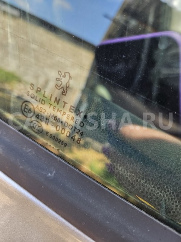 Стекло двери Peugeot 307 