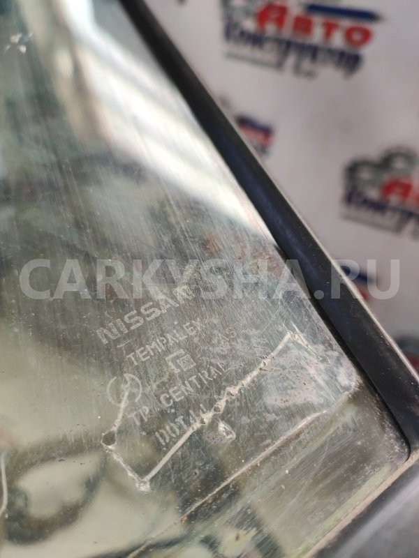 Форточка двери Nissan Liberty 
