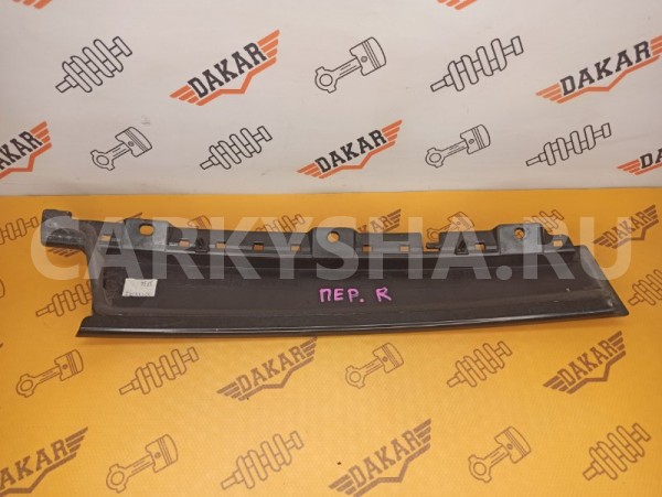 Накладка вертикальной стойки двери передняя правая Ford Focus 