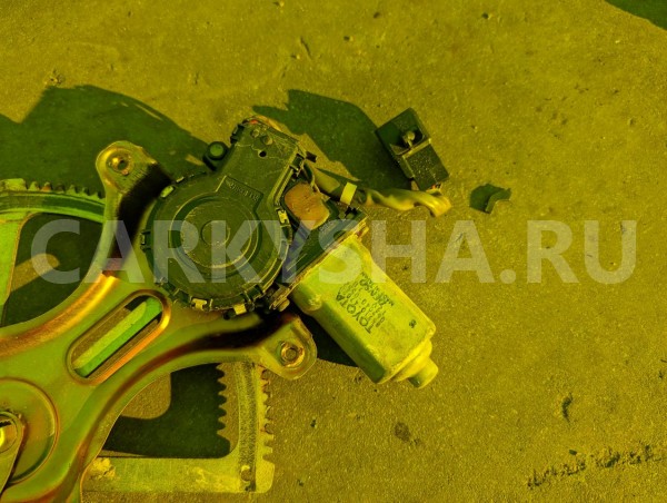 Стеклоподъемник Toyota Prius 